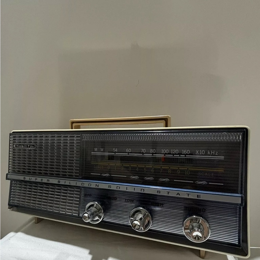 Loewe Vintage Gray RARE! Korea GOLD STAR SUPER SILICON SOLID STATE RADIO